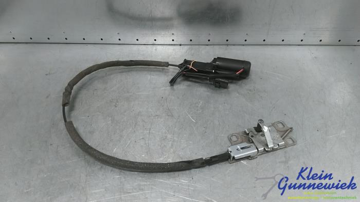 Używane Silnik rygla tylnej klapy Audi A8 Cena € 52,00 Procedura marży oferowane przez Klein Gunnewiek Autodemontage & Motorentechniek