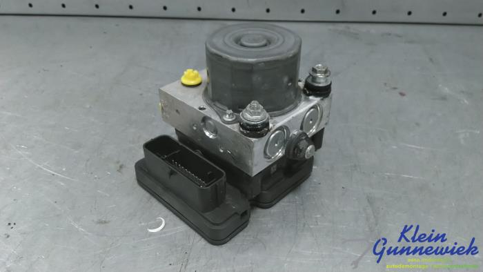Begagnade ABS-pump Opel Corsa Pris € 28,00 Marginaltabell erbjuds av Klein Gunnewiek Autodemontage & Motorentechniek