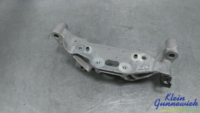 Used Engine mount Opel Corsa Price € 20,00 Margin scheme offered by Klein Gunnewiek Autodemontage & Motorentechniek