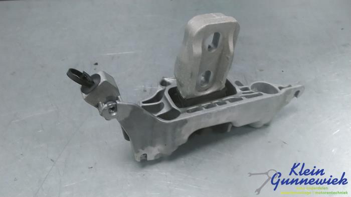 Engine mount from a Opel Corsa 2020