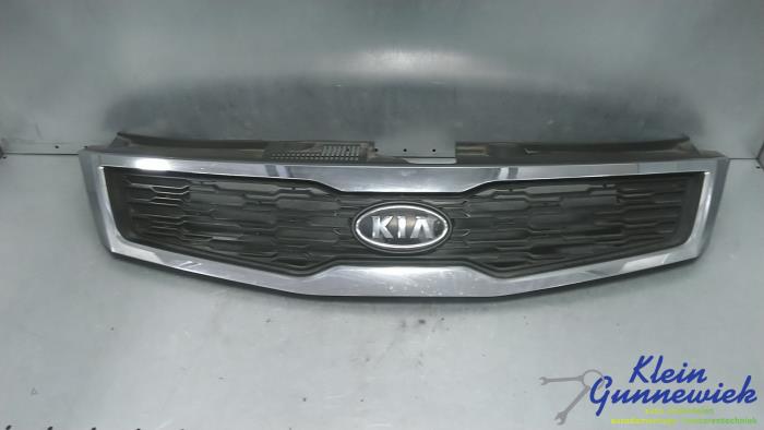 Używane Grill Kia Cee'D Cena € 85,00 Procedura marży oferowane przez Klein Gunnewiek Autodemontage & Motorentechniek