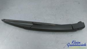 Usagé Bras essuie-glace arrière Opel Corsa Prix € 15,00 Règlement à la marge proposé par Klein Gunnewiek Autodemontage & Motorentechniek