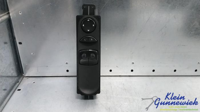 Używane Przelacznik combi okienny Volkswagen Crafter Cena € 35,00 Procedura marży oferowane przez Klein Gunnewiek Autodemontage & Motorentechniek