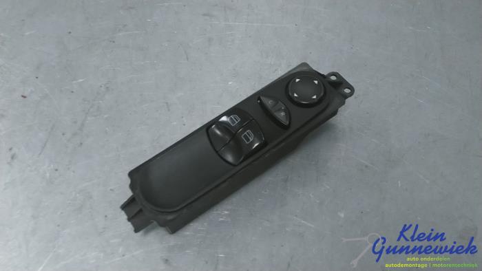 Używane Przelacznik combi okienny Volkswagen Crafter Cena € 35,00 Procedura marży oferowane przez Klein Gunnewiek Autodemontage & Motorentechniek