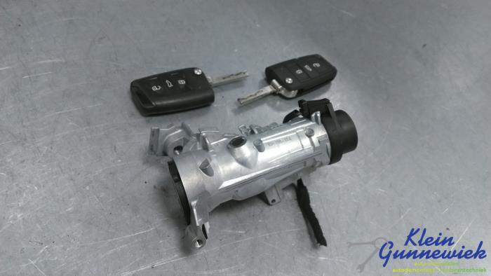 Używane Stacyjka + Kluczyk Seat Ateca Cena € 30,00 Procedura marży oferowane przez Klein Gunnewiek Autodemontage & Motorentechniek