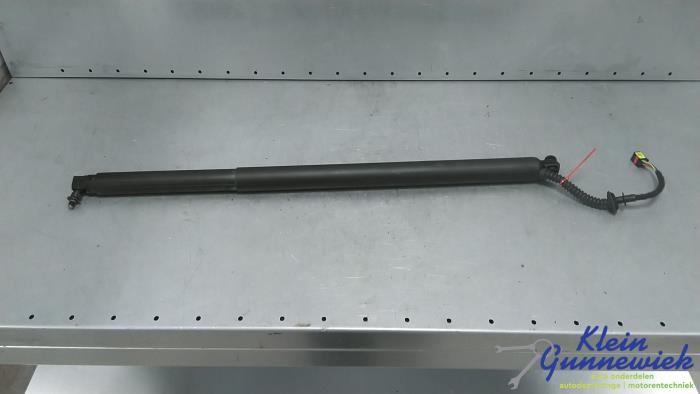 Soft-close tailgate actuator