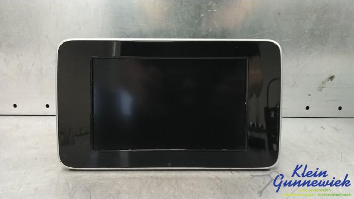 Begagnade Innerdisplay Mercedes C-Klasse Pris € 50,00 Marginaltabell erbjuds av Klein Gunnewiek Autodemontage & Motorentechniek