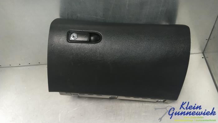 Gebrauchte Handschuhfach Mercedes C-Klasse Preis € 113,00 Margenregelung angeboten von Klein Gunnewiek Autodemontage & Motorentechniek