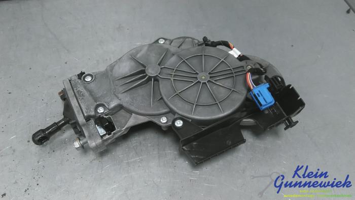 Używane Silnik rygla tylnej klapy Mercedes C-Klasse Cena € 67,00 Procedura marży oferowane przez Klein Gunnewiek Autodemontage & Motorentechniek