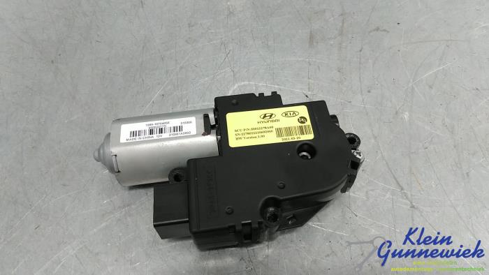 Używane Silnik szyberdachu Kia Sorento Cena € 106,00 Procedura marży oferowane przez Klein Gunnewiek Autodemontage & Motorentechniek