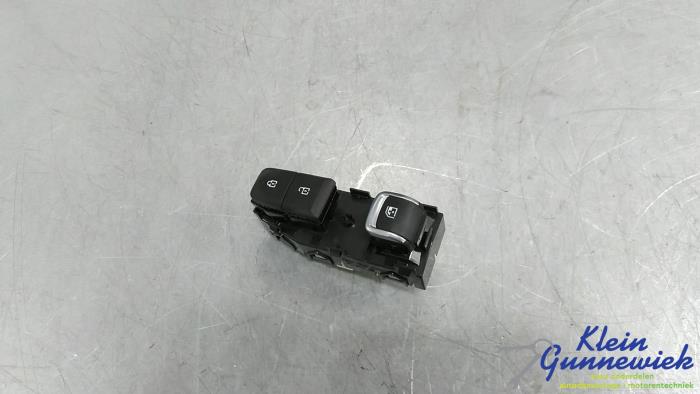Usados Interruptor combinado de ventanillas Kia Sorento Precio € 65,00 Norma de margen ofrecido por Klein Gunnewiek Autodemontage & Motorentechniek