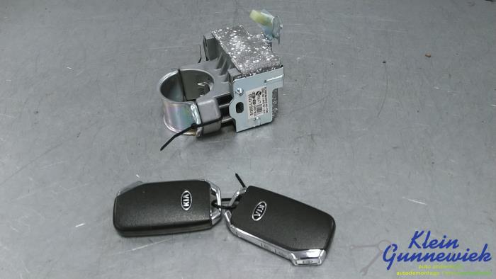 Używane Stacyjka + Kluczyk Kia Sorento Cena € 157,00 Procedura marży oferowane przez Klein Gunnewiek Autodemontage & Motorentechniek