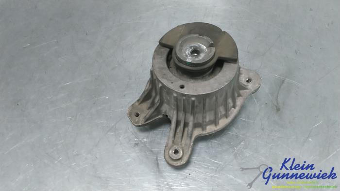 Used Engine mount Mercedes C-Klasse Price € 47,00 Margin scheme offered by Klein Gunnewiek Autodemontage & Motorentechniek