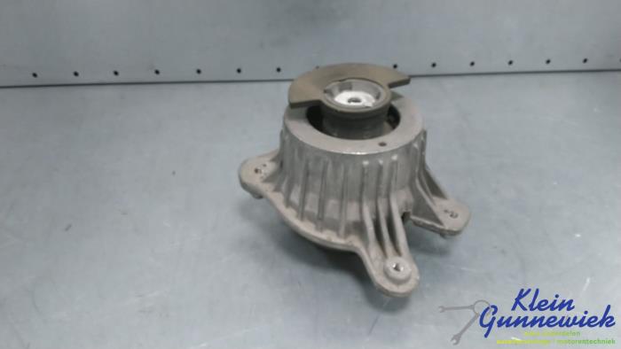 Used Engine mount Mercedes C-Klasse Price € 47,00 Margin scheme offered by Klein Gunnewiek Autodemontage & Motorentechniek