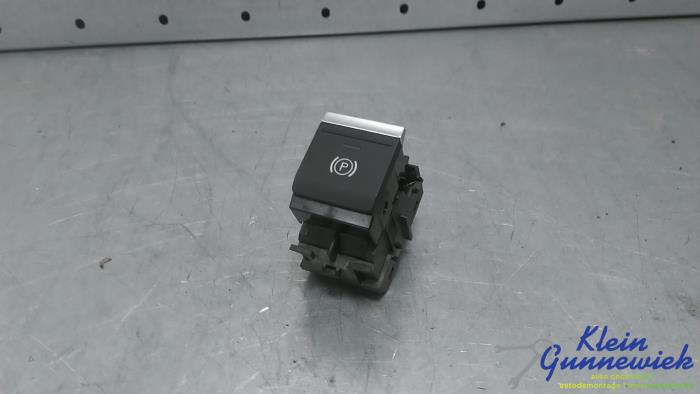 Używane Przelacznik hamulca postojowego Audi RS3 Cena € 25,00 Procedura marży oferowane przez Klein Gunnewiek Autodemontage & Motorentechniek