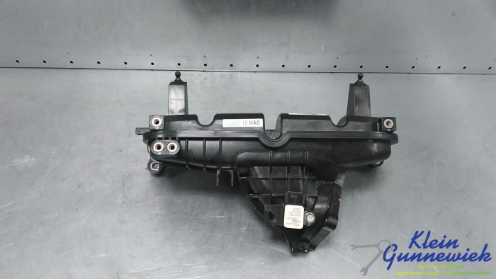 Używane Kolektor dolotowy Kia Sorento Cena € 117,00 Procedura marży oferowane przez Klein Gunnewiek Autodemontage & Motorentechniek