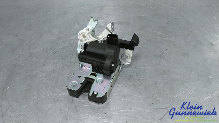 Tailgate boot lock motor