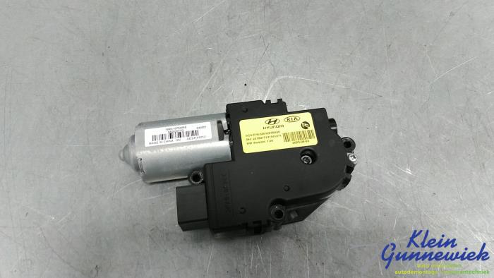 Używane Silnik szyberdachu Kia Sorento Cena € 106,00 Procedura marży oferowane przez Klein Gunnewiek Autodemontage & Motorentechniek