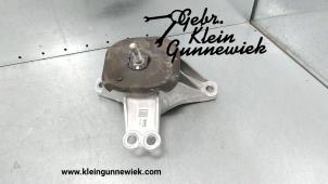 Used Engine mount Kia Sorento Price € 145,00 Margin scheme offered by Klein Gunnewiek Autodemontage & Motorentechniek