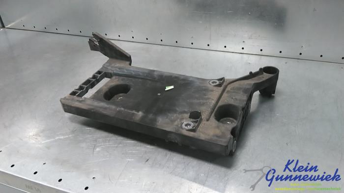 Begagnade Batterilåda Audi A3 Pris € 20,00 Marginaltabell erbjuds av Klein Gunnewiek Autodemontage & Motorentechniek
