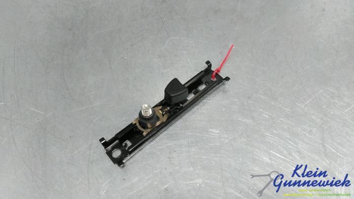 Seatbelt adjustment rail