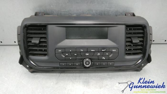 Używane Panel obslugi radia Citroen Jumpy Cena € 57,00 Procedura marży oferowane przez Klein Gunnewiek Autodemontage & Motorentechniek