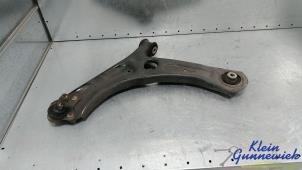 Begagnade Främre undre gaffelben, vänster Volkswagen Caddy Pris € 40,00 Marginaltabell erbjuds av Klein Gunnewiek Autodemontage & Motorentechniek