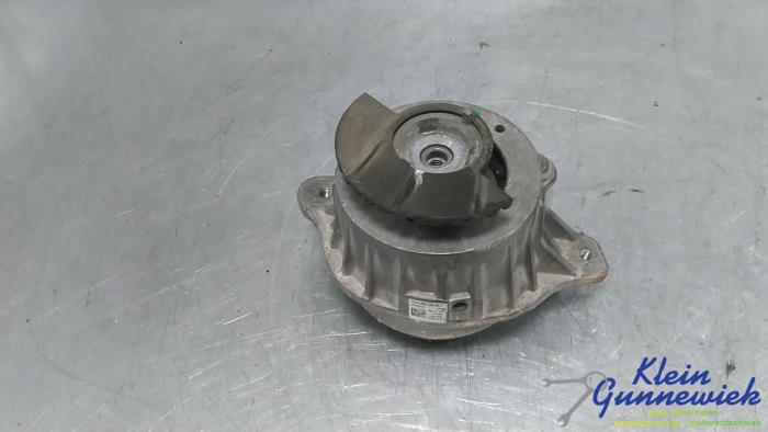 Used Engine mount Mercedes C-Klasse Price € 22,00 Margin scheme offered by Klein Gunnewiek Autodemontage & Motorentechniek