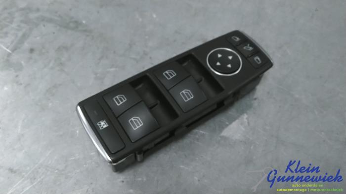 Używane Przelacznik combi okienny Mercedes CLA Cena € 35,00 Procedura marży oferowane przez Klein Gunnewiek Autodemontage & Motorentechniek