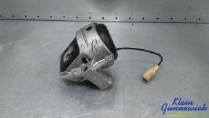 Engine mount from a Audi Q5 2015