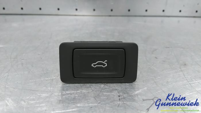 Używane Przelacznik Audi Q5 Cena € 25,00 Procedura marży oferowane przez Klein Gunnewiek Autodemontage & Motorentechniek