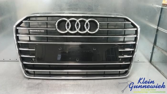 Używane Grill Audi A6 Cena € 361,00 Procedura marży oferowane przez Klein Gunnewiek Autodemontage & Motorentechniek
