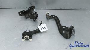Gebrauchte Scharnier Tür rechts hinten Mercedes Sprinter Preis € 150,00 Margenregelung angeboten von Klein Gunnewiek Autodemontage & Motorentechniek
