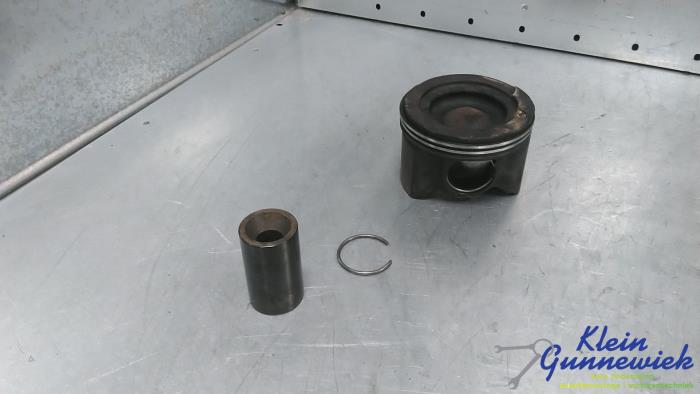 Usados Pistón Mercedes E-Klasse Precio € 85,00 Norma de margen ofrecido por Klein Gunnewiek Autodemontage & Motorentechniek