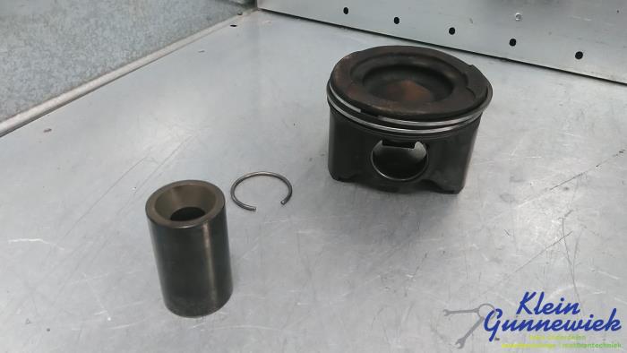 Usados Pistón Mercedes E-Klasse Precio € 85,00 Norma de margen ofrecido por Klein Gunnewiek Autodemontage & Motorentechniek