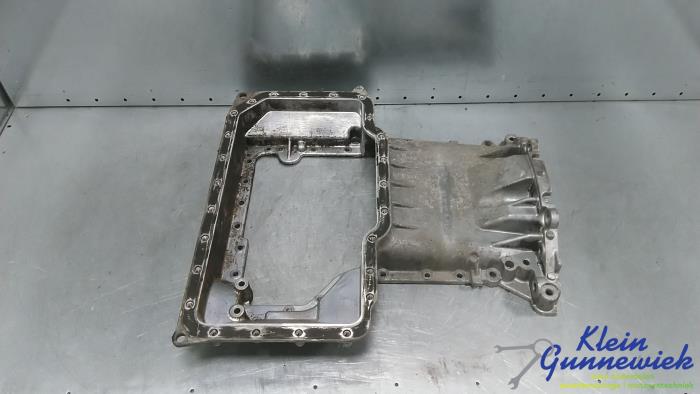 Usagé Couvercle carter Audi A8 Prix € 50,00 Règlement à la marge proposé par Klein Gunnewiek Autodemontage & Motorentechniek