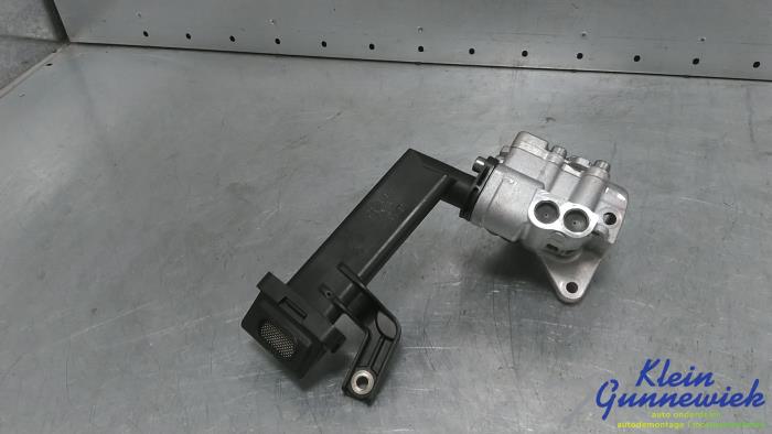 Używane Pompa oleju Volkswagen Passat Cena € 57,00 Procedura marży oferowane przez Klein Gunnewiek Autodemontage & Motorentechniek