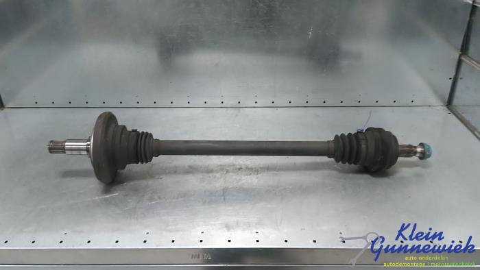 Begagnade Drivaxel, vänster bak Mercedes C-Klasse Pris € 65,00 Marginaltabell erbjuds av Klein Gunnewiek Autodemontage & Motorentechniek