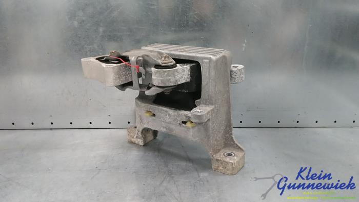 Used Engine mount Mercedes Sprinter Price € 45,00 Margin scheme offered by Klein Gunnewiek Autodemontage & Motorentechniek