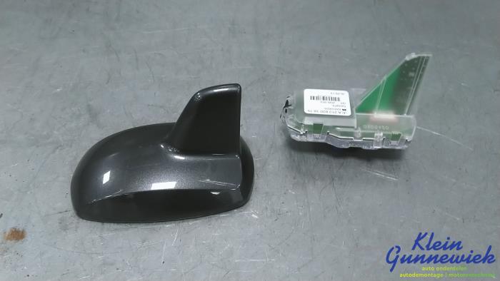 Używane Antena GPS Mercedes E-Klasse Cena € 35,00 Procedura marży oferowane przez Klein Gunnewiek Autodemontage & Motorentechniek