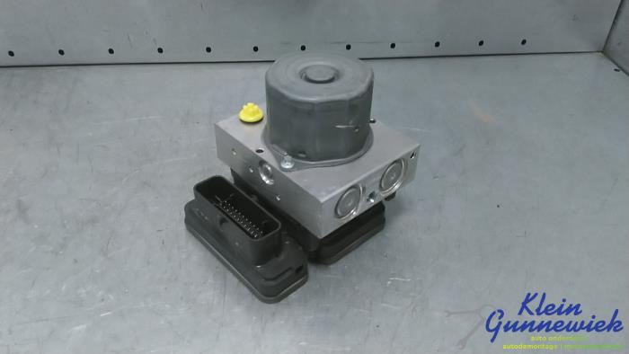 Begagnade ABS-pump Mercedes E-Klasse Pris € 17,00 Marginaltabell erbjuds av Klein Gunnewiek Autodemontage & Motorentechniek
