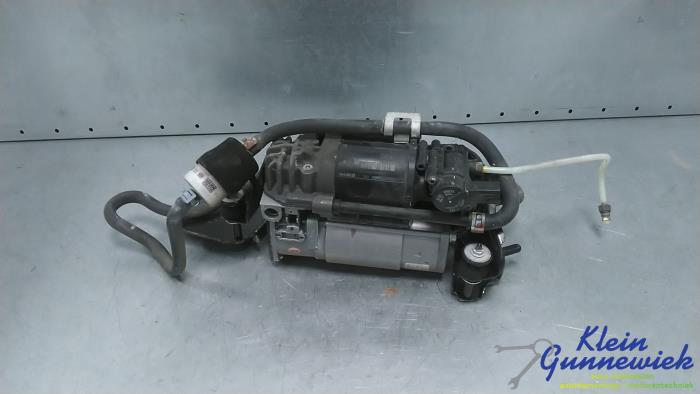 Begagnade Luftpump (fjädring) Mercedes E-Klasse Pris € 180,00 Marginaltabell erbjuds av Klein Gunnewiek Autodemontage & Motorentechniek