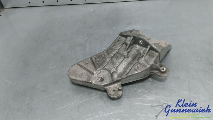 Used Engine mount Renault Zoe Price € 30,00 Margin scheme offered by Klein Gunnewiek Autodemontage & Motorentechniek