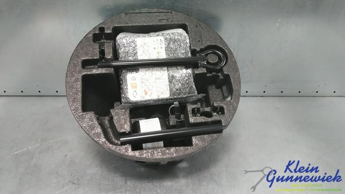 Używane Zestaw narzedzi Renault Zoe Cena € 33,00 Procedura marży oferowane przez Klein Gunnewiek Autodemontage & Motorentechniek