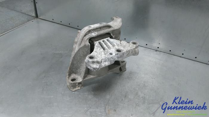 Used Engine mount Opel Vivaro Price € 45,00 Margin scheme offered by Klein Gunnewiek Autodemontage & Motorentechniek