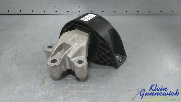 Used Engine mount Renault Zoe Price € 22,50 Margin scheme offered by Klein Gunnewiek Autodemontage & Motorentechniek