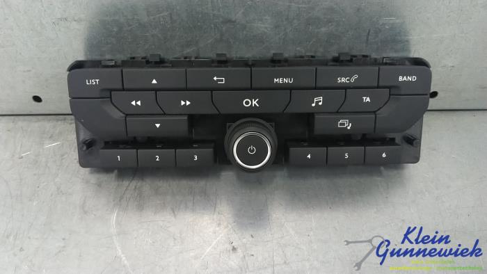 Używane Panel obslugi radia Opel Vivaro Cena € 57,00 Procedura marży oferowane przez Klein Gunnewiek Autodemontage & Motorentechniek