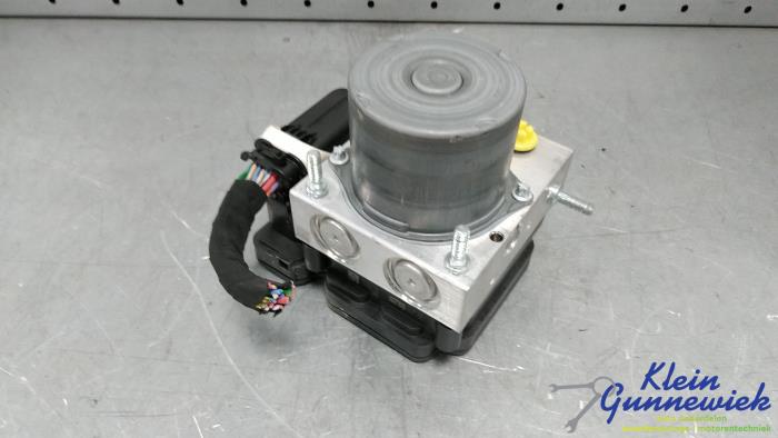 Begagnade ABS-pump Opel Vivaro Pris € 147,00 Marginaltabell erbjuds av Klein Gunnewiek Autodemontage & Motorentechniek