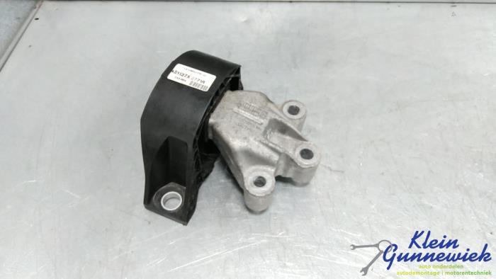 Used Engine mount Renault Zoe Price € 22,50 Margin scheme offered by Klein Gunnewiek Autodemontage & Motorentechniek