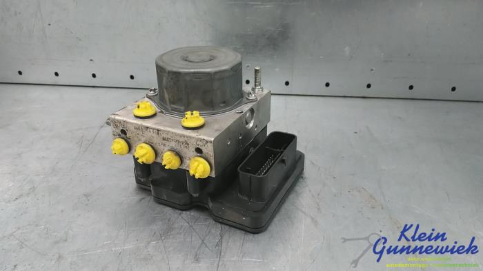 Used ABS pump Renault Zoe Price € 64,00 Margin scheme offered by Klein Gunnewiek Autodemontage & Motorentechniek